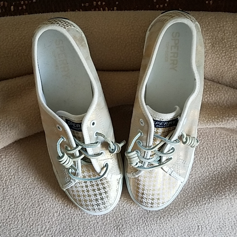 Barely worn Sperry sneakers